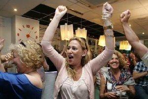 Unos y otros se reunirán para ver el  fútbol en compañía.e;clip