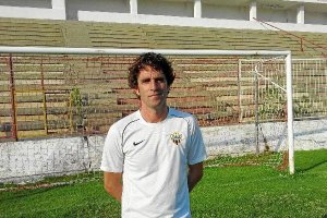 Jose Ortega en la portería de Membrives en el Fondo Norte del Juan Rojas.tyle>.apqj{positi