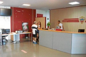 Imagen de la sede rojiblanca nada más cerrarse las puertas este sábado.tyle>.apqj{position