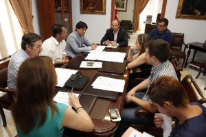 Reunión del Consejo de Administración de la empresa municipal Almería Urban.tyle>.apqj{pos