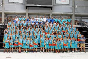 Juan José Alonso en la Clausura, con Luis Parejo, y jugadores y técnicos de la Escuela Municipal Ada