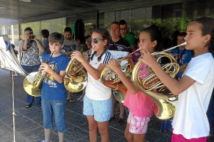 Los alumnos realizan un concierto protesta en Educacióne;clip:r