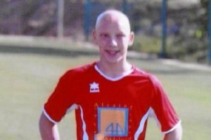 Tete cambia de camiseta y comienza una nueva etapa de blanquillo.tyle>.apqj{position:absol