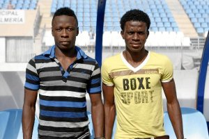 Okoro con Azeez, una buena pareja de nigerianos.e;clip:rect(469