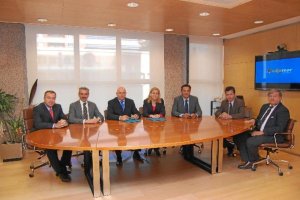 Responsables de Cajamar e IBM tras la firma del acuerdoe;clip:r