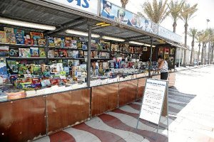 La Biblioplaya, ubicada en El Palmeral, acogerá las firmas los viernes de 21 a 23 horas.ty