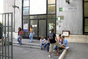 Biblioteca Francisco Villaespesa en el barrio de Oliveros de la capital almeriense.tyle>.a