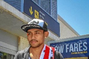 Rumbo al parking del Aeropuerto.o,469