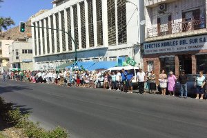 Cadena humana frente a Casa del Mar.o