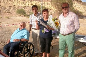 Juan Ibáñez con los padres de Miguel Ángel Pérez Gómez, Cholo.e