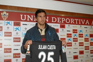 Julián Cuesta en su presentación.o,46