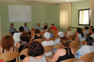 Reunión con los trabajdores de la residencia.x,