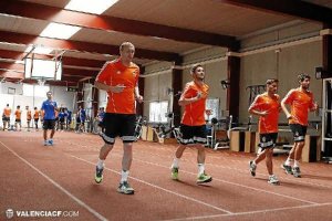 Pablo Piatti refleja el estado de ánimo que se vive en el Valencia.tyle>.apqj{position:abs