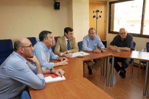 Reunión con Hernando y Rodríguez-Comendador en la sede del PP ayer.tyle>.apqj{position:abs