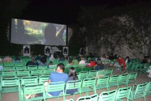 Las salas de cine de la Terraza de Aguadulce ya han iniciado la temporada.tyle>.apqj{posit