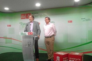 Pérez Tapias en Almería durante la recogida de avales. e;clip:r