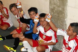 Los niños del Campus aprendieron hábitos saludables de alimentación.tyle>.apqj{position:ab