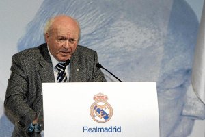 El presidente honorífico del Real Madrid se encuentra hospitalizado.tyle>.apqj{position:ab