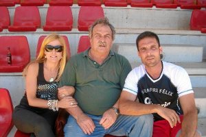 Félix padre con su hija Mari Tere y su hijo Jose.e;clip:rect(46