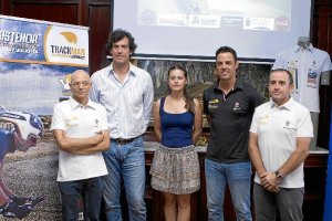 Diputada de Deportes, y personalidades que la acompañaron en la presentación.tyle>.apqj{po