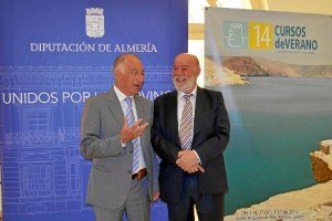 Gabriel Amat y Pedro Molina, tras la firma del convenio de colaboración.tyle>.apqj{positio