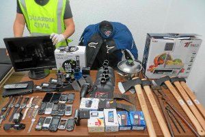 Efectos intervenidos por la Guardia Civilx,auto