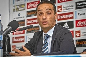 Jose Luis Oltra llega para hacer grande el Decano.e;clip:rect(4