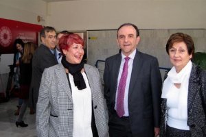 La directora de Turismo, el consejero y la delegada.e;clip:rect