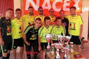 Los campeones de la Copa Nacex posan felices tras el triunfo.e;