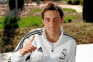 Aguza se acerca al Almería con paso firme.x,aut