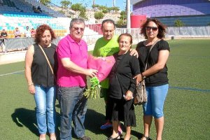 Francisco Yebra, teniente de alcalde de Viator, con la madre y hermanos.tyle>.apqj{positio