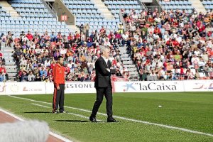 Aguirre dirigiendo al Espanyol en Almería.x,aut