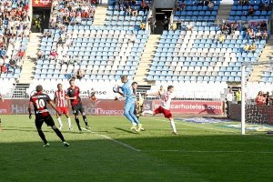 Las butacas se hartan de ver fútbol en la Liga de las Estrellas.tyle>.apqj{position:absolu