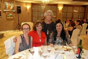 Antonia Sánchez Villanueva, Mercedes Vico, Marina Cano y Lola de Quero,tyle>.apqj{position