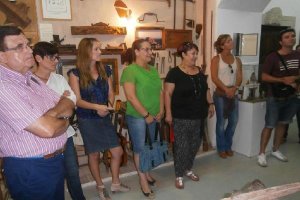 Visita a un museo dentro de las jornadas con la directora general Manuela González (tercera por la d