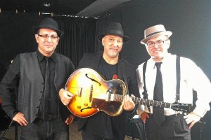 Ramón García, Paco Rivas y Antonio Álvarez, durante la grabación del video. tyle>.apqj{pos