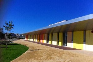 Fachada de la primera fase del Liceo Erasmus acabada.e;clip:rec