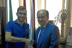 El presidente, José Castro, con Aleix Vidal.x,a