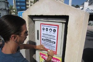 Izquierda Unida ha iniciado una campaña en las calles.e;clip:re