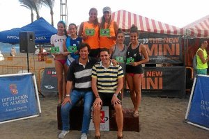 Las mejores parejas se citan en las playas de Almería.e;clip:re