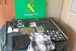 Efectos intervenidos por la Guardia Civilx,auto