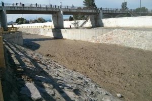 Aspecto que presentaba en la tarde de ayer el cauce de la rambla a su paso por Albox.tyle>