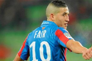 El nuevo colante ilicitano con la camiseta del club francés.e;c