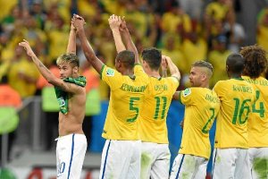 Neymar lidera a Brasil rumbo a los octavos de final.e;clip:rect