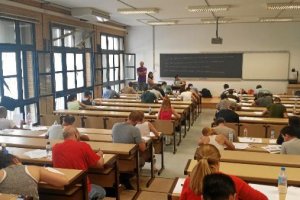 Aspirantes realizando las pruebas de las oposiciones a los cuerpos de Enseñanza Secundaria y de Músi