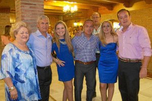 la madre de Félix con familiares y amigos en el homenaje del pasado año.tyle>.apqj{positio