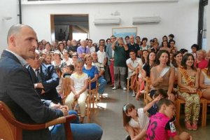 Soriano en el Salón de Plenos del Ayuntamiento de Alfamén.e;cli