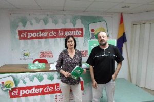 Rosalía Martín y Rodrigo González tras su comparecencia ante los mediostyle>.apqj{position