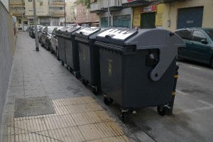 Nuevos contenedores en la calle Sorrento en El Zapillo.e;clip:r