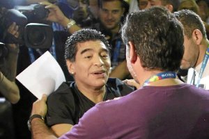 Maradona tiene claro que España quedó eliminada por sus propis errores.tyle>.apqj{position